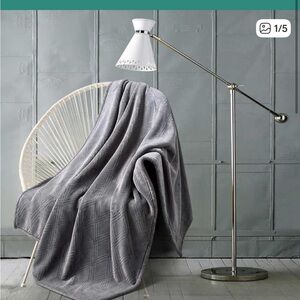 Elegant Gray Home Bedding Blanket monte & jardin (Costco)